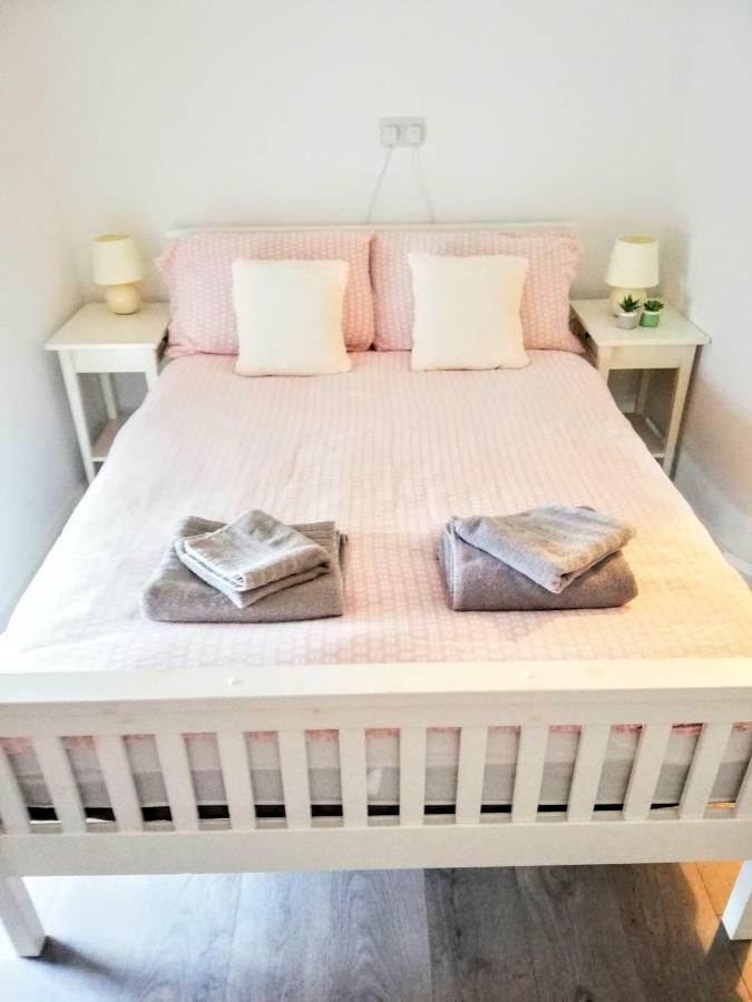 Parliament Street Town House Villa เอนนิสไทมอน ภายนอก รูปภาพ